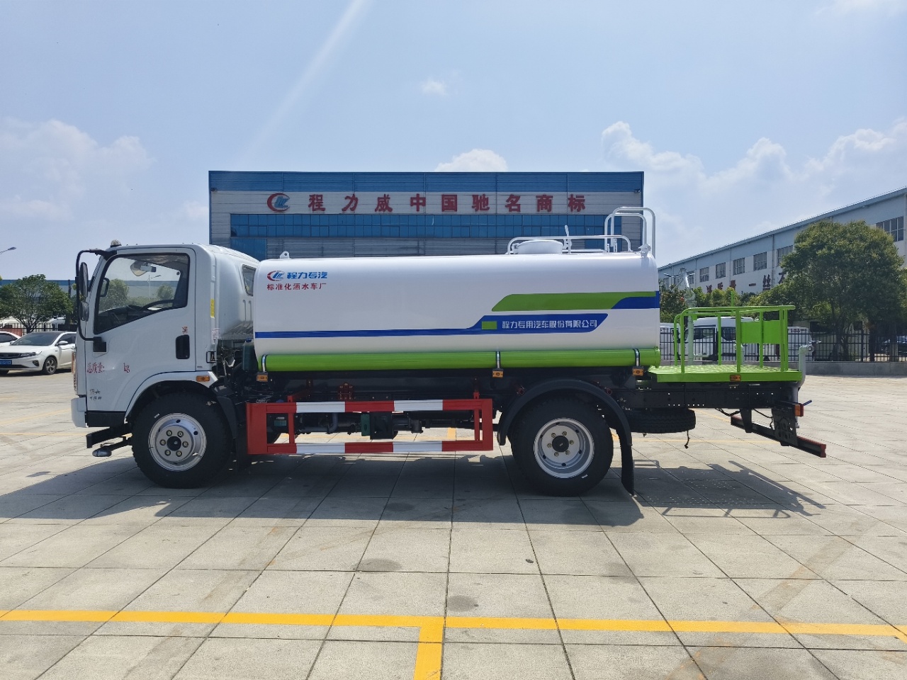 國(guó)六10立方東風(fēng)華神T1灑水車(chē)